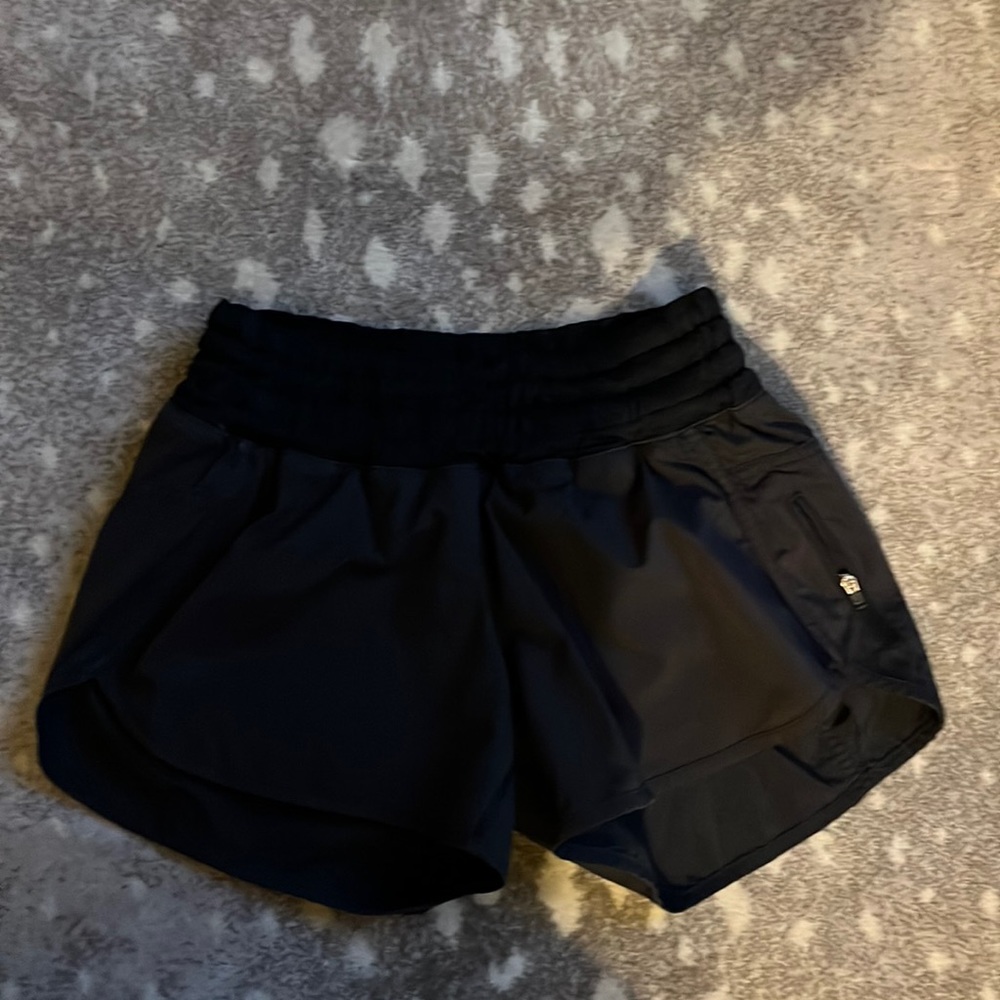 I’m selling black lululemon shorts! These are size 6!